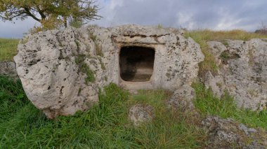 Museddu, Cheremule, Sardunya 'dan Domus De Janas