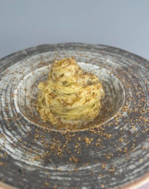 Gorgonzola 'lı yerel mantarlı Tagliatele