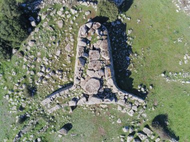 Domus de Janas - Sa Domu de SOrcu - Peri evi, Sardunya 'nın tipik tarih öncesi taş yapısı