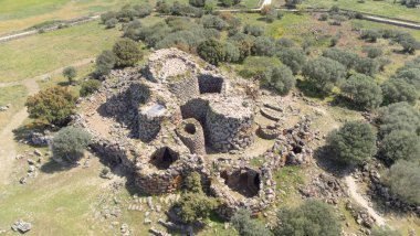 Nuraghe Arrubiu, Sardunya 'nın merkezinde, Orroli Belediyesi' nde 5 kulesi bulunan 