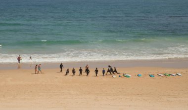 Peniche, Portekiz - 07 Temmuz 2024; Şehrin parıltıları ve orta Portekiz 'deki Penishe plajları