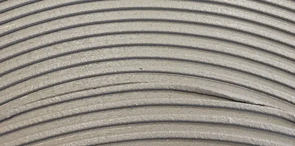 Seramik fayansı almak için yere yapışkan yapıştırıcı sürdüm.