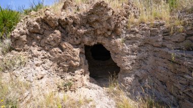 Tarih öncesi Domus de Janas Loccis 'in Kaya Kesimi Mezarı, Sardini