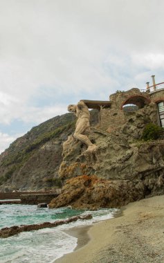 Monterosso, Cinque Terre, Liguria 'nın kayalıklarına oyulmuş ünlü 