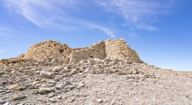Villanovafranca, Sardunya, İtalya 'daki Bronz Çağı Nuragic kompleksi Nuraghe Su Mulinu' nun manzarası