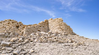 Villanovafranca, Sardunya, İtalya 'daki Bronz Çağı Nuragic kompleksi Nuraghe Su Mulinu' nun manzarası