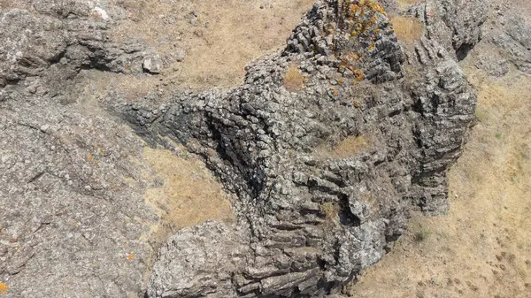 Sardinias Su Corongiu de Fanari bölgesinde antik yastık lav oluşumu Sardinya