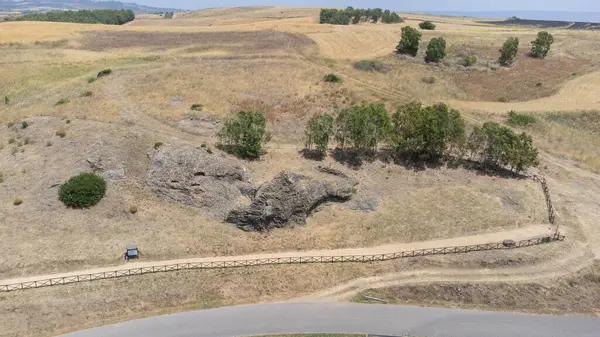 Sardinias Su Corongiu de Fanari bölgesinde antik yastık lav oluşumu Sardinya
