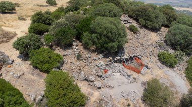 Siddi, Sardunya yakınlarındaki Akdeniz bitkileriyle çevrili antik Nuraghe kalıntıları