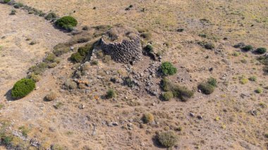 Narbolias kırsalındaki Nuraghe yapısı, Orta Batı Sardunya.