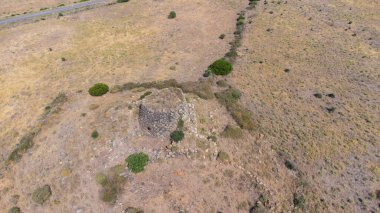 Narbolias kırsalındaki Nuraghe yapısı, Orta Batı Sardunya.