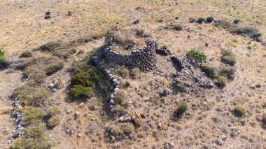 Narbolias kırsalındaki Nuraghe yapısı, Orta Batı Sardunya.