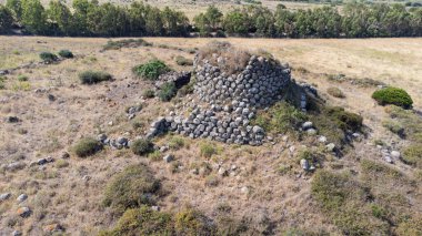 Narbolias kırsalındaki Nuraghe yapısı, Orta Batı Sardunya.