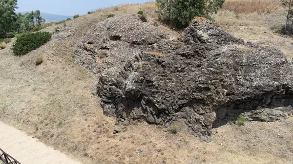 Sardinias Su Corongiu de Fanari bölgesinde antik yastık lav oluşumu Sardinya