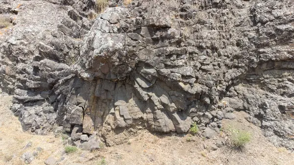 Sardinias Su Corongiu de Fanari bölgesinde eski yastık lav oluşumu