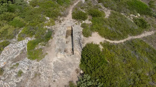 Su Cuccuru Mannu Bölgesi Sardunya 'nın Nuragic Mezarı Hava Görüntüsü