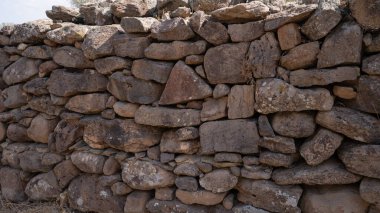 Sardunya 'nın Serra Orrios kasabasındaki tarih öncesi taş barakaların kalıntıları.