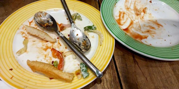 Restjes Eten Vuile Vaat Restauranttafel Scraps Overgebleven Het Feest — Stockfoto