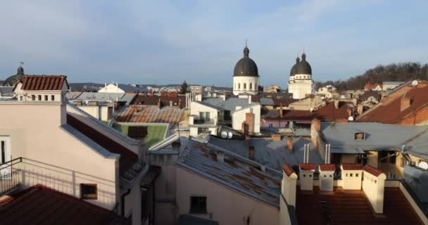 Architektura Starego Europejskiego Miasta Fotografowanie Dachów Kominów Dachowych — Wideo stockowe
