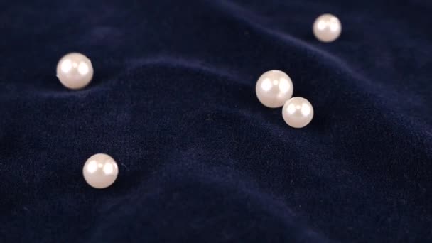 White Pearls Clear Jewelry Crystals Rock Crystal Fall Blue Velvet — Vídeos de Stock