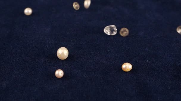Natural Pearls Quartz Rock Crystal Fall Blue Velvet Slow Motion — Vídeo de Stock