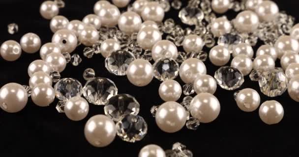 Transparent White Jewelry Crystals Rhinestones Pearls Black Velvet — Stockvideo