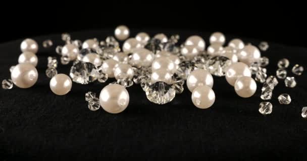 Transparent White Jewelry Crystals Rhinestones Pearls Black Velvet — Vídeo de Stock