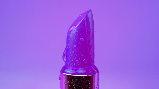 Lipstick Tube Water Drops Isolated Violet Background — 图库视频影像