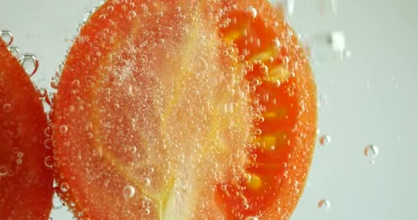 Ripe Tomato Clear Water Air Bubbles — 图库视频影像