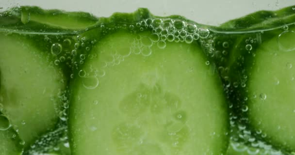 Slices Fresh Cucumbers Clear Water Air Bubbles — 图库视频影像