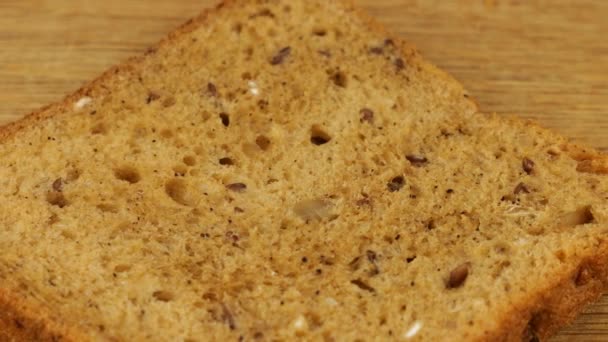 Guacamole Dimanjakan Sepotong Roti Multigrain Papan Potong Kayu Makanan Untuk — Stok Video