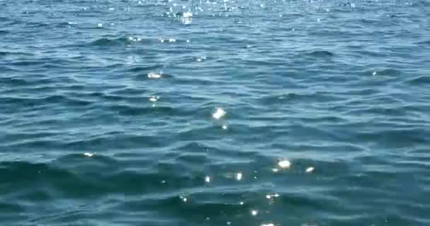 Ηλιαχτίδες Στα Γαλάζια Νερά Της Αδριατικής Θάλασσας — Αρχείο Βίντεο
