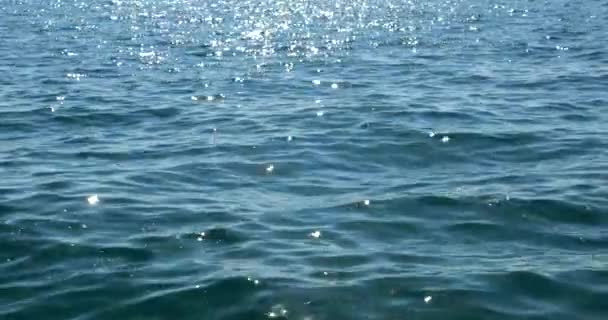Solstrålar Det Blå Vattnet Adriatiska Havet — Stockvideo