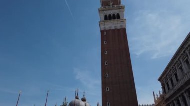 Venedik 'in en ünlü manzarası: Piazza San Marco, St Mark Bazilikası ve St. Mark' s Campanile. İtalya.