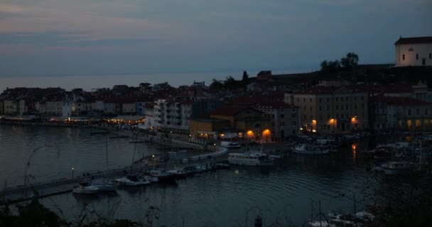 Vista Superior Panorámica Noche Piran Puerto Barcos Eslovenia — Vídeos de Stock