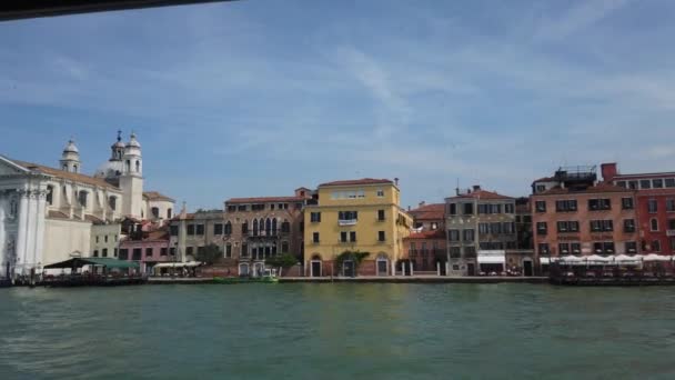 Vista Janela Catamarã Lagoa Veneziana Arquitetura Veneza Itália — Vídeo de Stock