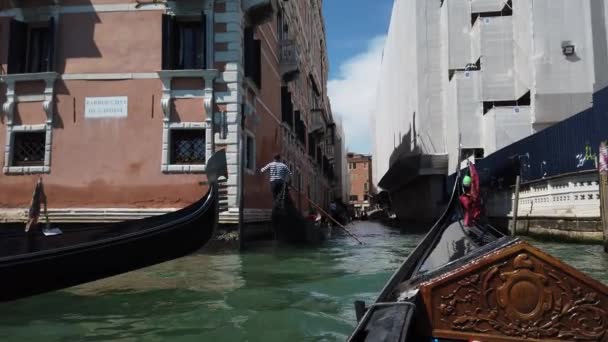 Giro Gondola Attraverso Canali Venezia Laguna Venezia — Video Stock