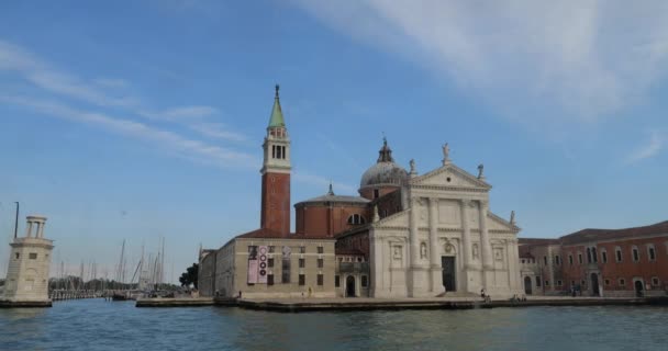Vista Barco Que Navega Canale Della Giudecca Basílica San Giorgio — Vídeo de Stock
