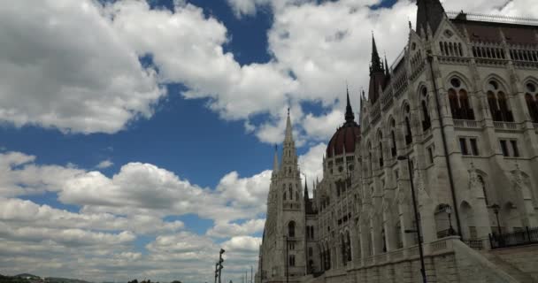 Arquitectura Del Parlamento Húngaro Edificio Estilo Neogótico Cúpula Central Estilo — Vídeo de stock
