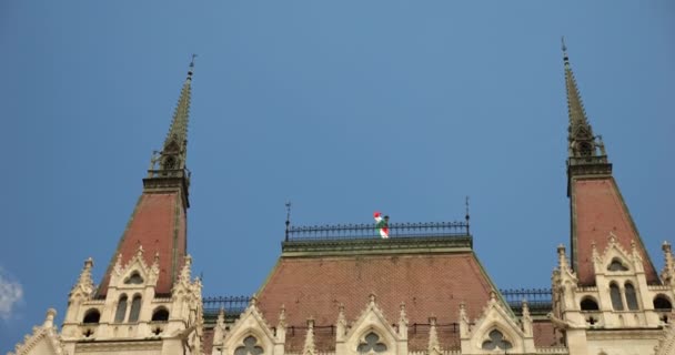 Bâtiment Parlement Hongrois Style Néo Gothique Drapeaux Hongrois Flottant Dans — Video