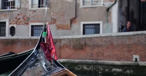 Вид Передньої Частини Гондоли Венеціанських Каналів Архітектури Міста Під Час — стокове відео