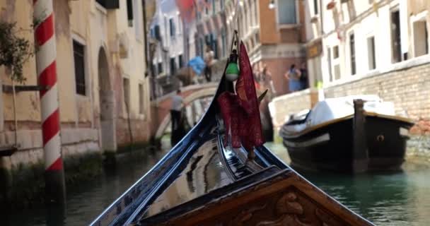 Вид Передньої Частини Гондоли Венеціанських Каналів Архітектури Міста Під Час — стокове відео