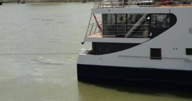 Macaristan, Budapeşte 'deki Tuna Nehri' nde bir tekne gezisi..