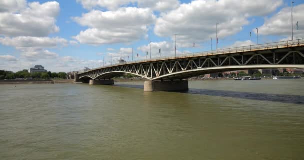 Dunaj Petofi Most Výhled Západní Břeh Řeky Buda Budapešti Maďarsko — Stock video
