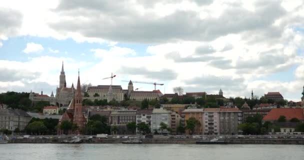 West Bank Danube River Fisherman Bastion Blue Sky White Clouds — Stock Video