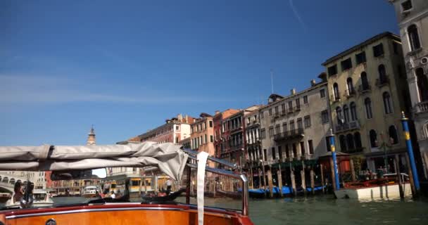 Водяне Таксі Великому Каналі Ясний Сонячний День Венеція Італія — стокове відео