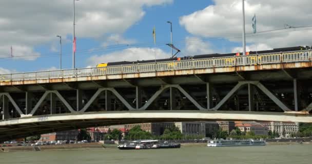Ponte Petofi Uma Ponte Budapeste Conectando Peste Buda Através Danúbio — Vídeo de Stock