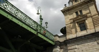 Macaristan, Budapeşte 'deki Özgürlük Köprüsü' nün metal yapıları.