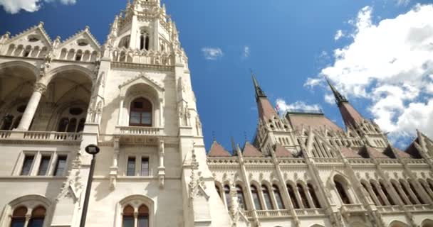 Hongaars Parlementsgebouw Neogotische Stijl Het Parlement Van Boedapest Gelegen Aan — Stockvideo