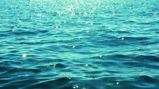 Ηλιαχτίδες Στα Γαλάζια Νερά Της Αδριατικής Θάλασσας — Αρχείο Βίντεο